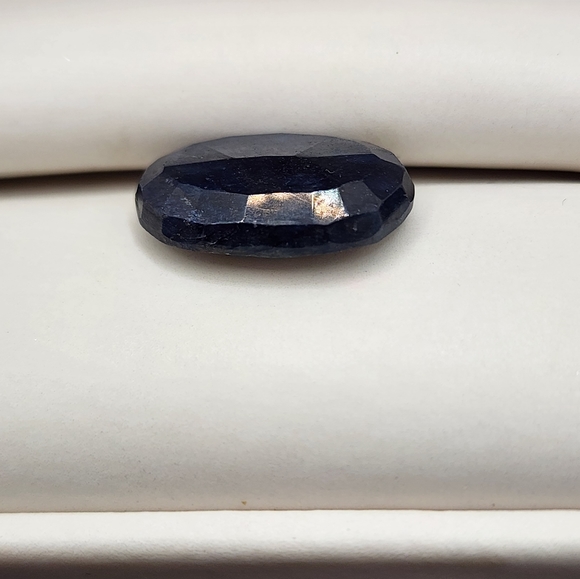 Natural Blue Sapphire - Picture 3 of 4
